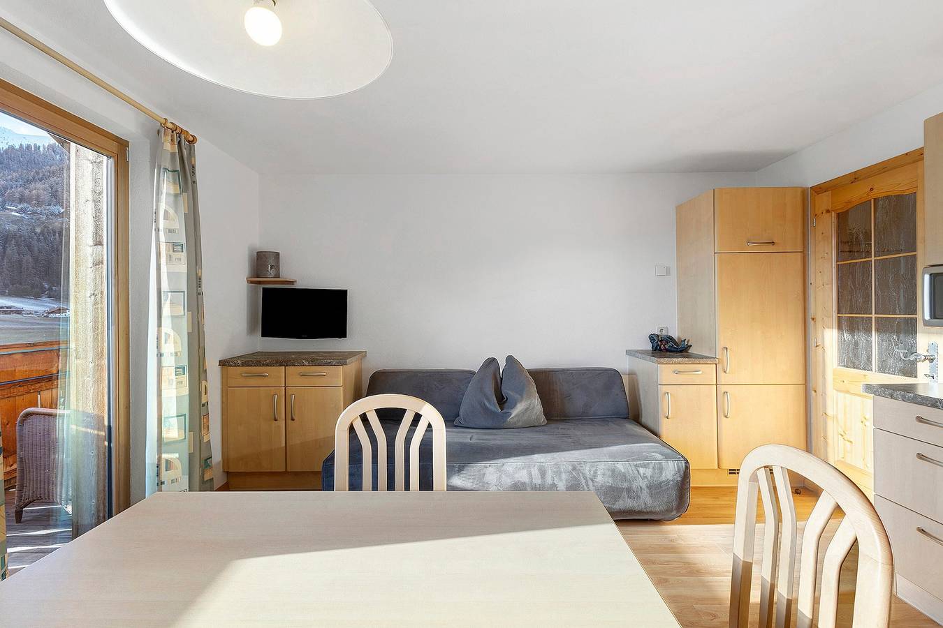 Ganze Wohnung, Apartment „Burgerhof Firmament“ mit Bergblick, Gemeinschaftsterrasse und Wlan in Villgratner Berge, Gsies