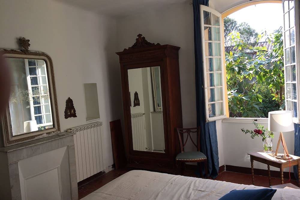 Wunderschönes Familiengrundstück von 150 m2 auf der Höhe der Innenstadt von Sanary in Sanary-sur-Mer, Mittelmeerküste (Frankreich)