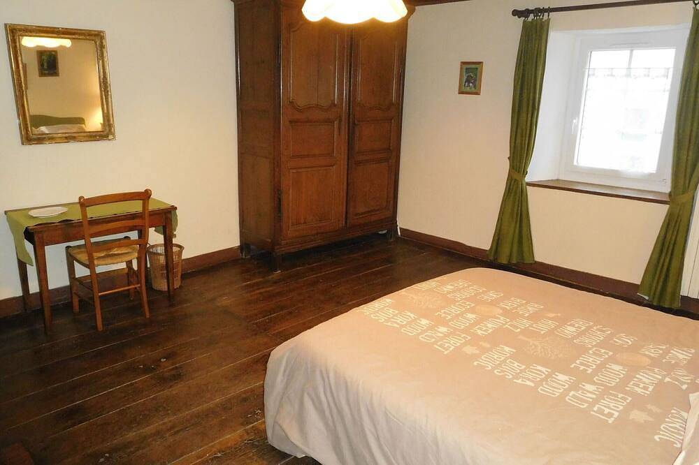 Charming Forest Retreat with Fireplace, Garden, Near Scenic Trails in Giey-sur-Aujon, Parc national de forêts