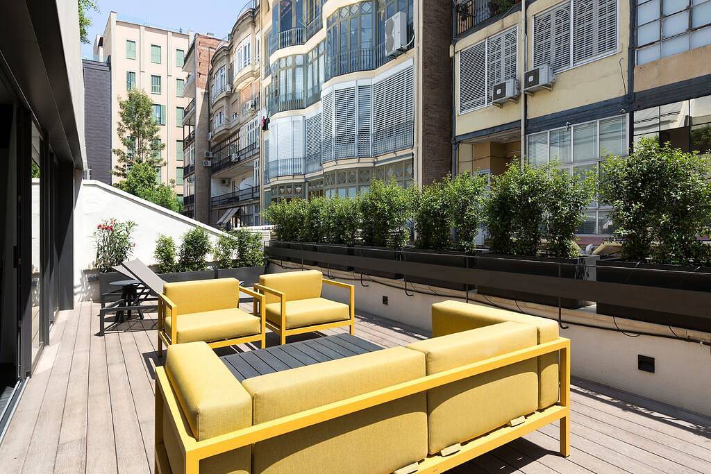 Dandelion - Spacious Barcelona Apartment with Spectacular Terrace in Centro Barcelona, Barcelona