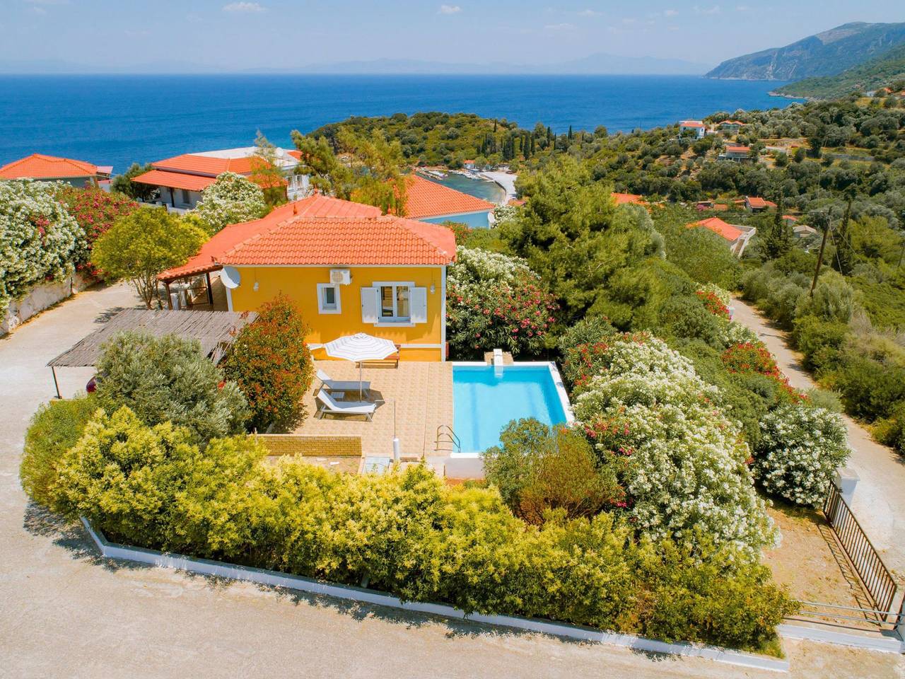 "Yellow Villa" in Samos