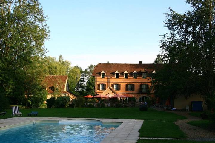 Hôtel pour 5 personnes, avec Terrasse et Jacuzzi ainsi que Jardin et Piscine à Condeau