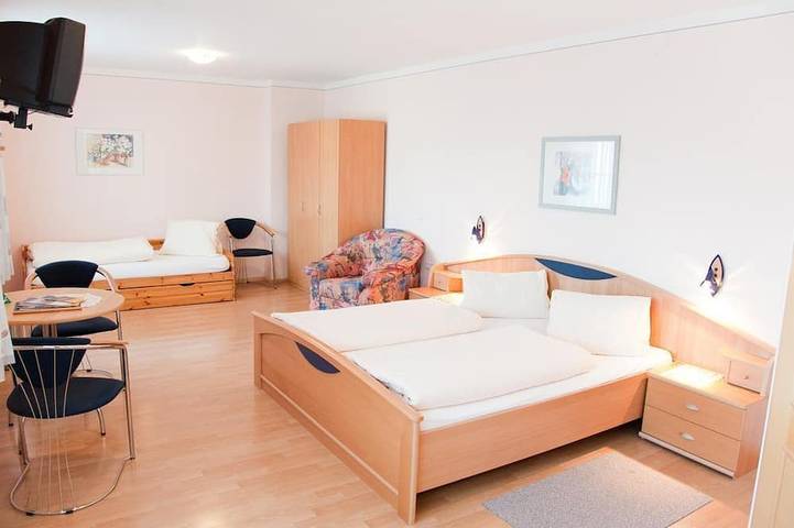 Familienzimmer - ab 7 Nächte - Thermenpension Gigler in Bad Waltersdorf, Steirerland