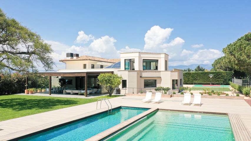 Chalet para 15 personas, con terraza y jardín en Peralada