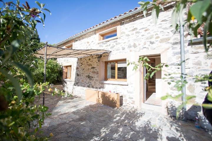 Location de vacances pour 5 personnes, avec piscine ainsi que vue et jardin à Rieussec - 2