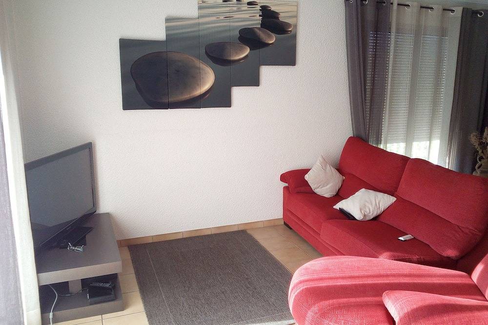 Close to center, comfort room in air-conditioned villa sauna, billiard, garden in Perpignan, Perpignan region