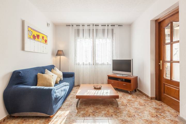 Holiday Home "Villa Julia" with Private Terrace, Wi-Fi and Air Conditioning in Rubi, Barcelona Inland