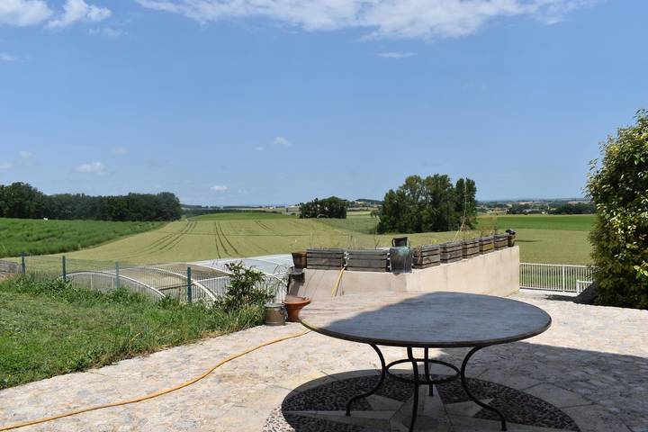 Gîte pour 12 personnes, avec piscine et jardin à Cadalen - 4