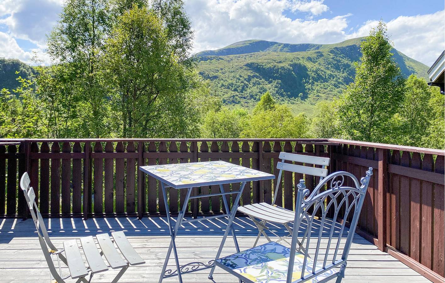 Ferienhaus für 3 Personen mit Terrasse in Ulstein