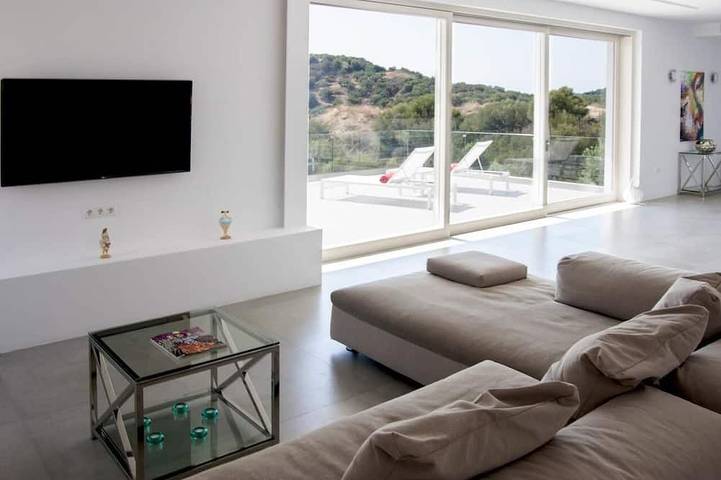 Location de vacances pour 8 personnes, avec sauna ainsi que jardin et balcon dans Gialova - 2
