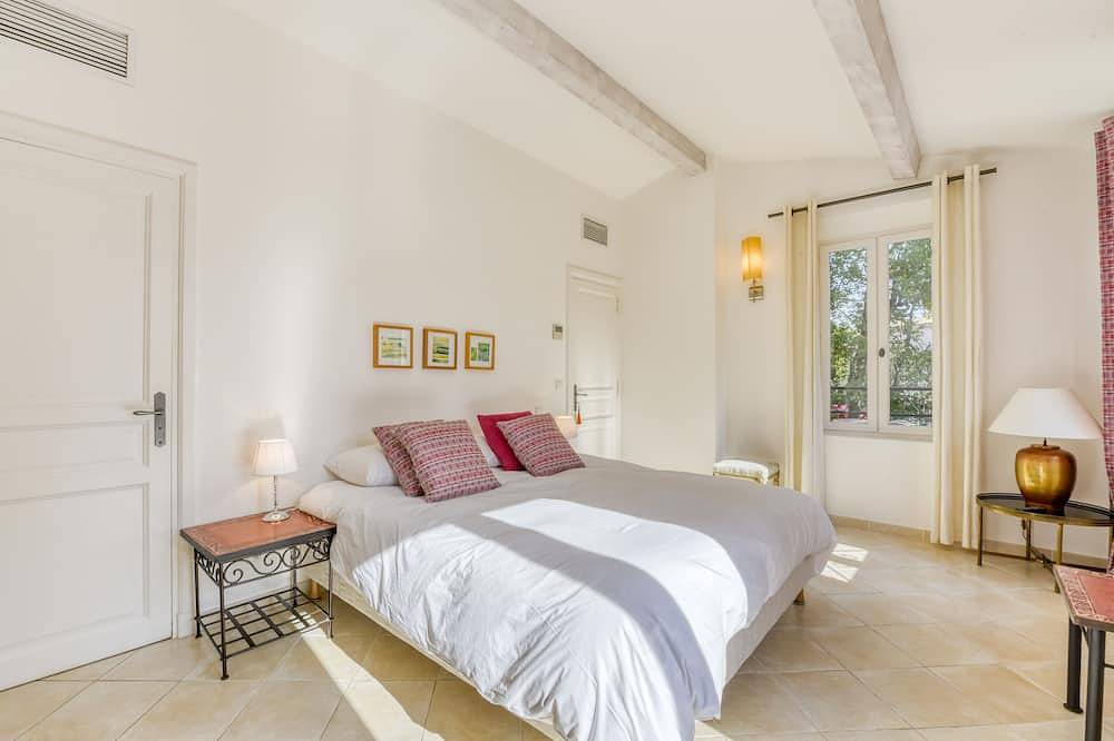 Charmante Villa in einer bewachten Wohnanlage, schönen privaten Pool in Saint-Tropez, Mittelmeerküste (Frankreich)