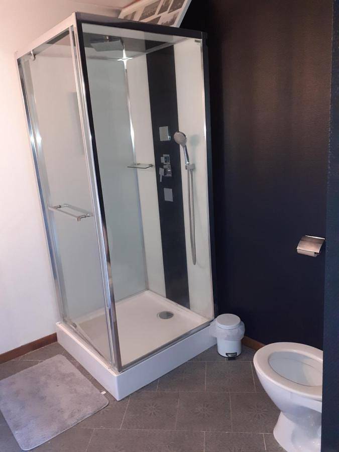 Double Room with Balcony in Rogny-les-Sept-Écluses, Région d'Auxerre
