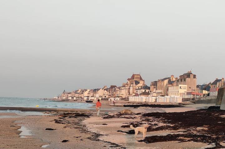 Maison de vacances pour 18 personnes, avec jardin et balcon à Bernières-sur-Mer