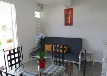 Gîte pour 2 personnes, avec terrasse ainsi que jardin et piscine en Guadeloupe