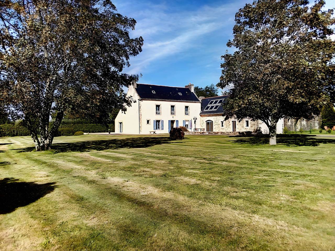 Holiday Home 'Maison Indépendante' with Private Terrace, Private Garden and Wi-Fi in Mahalon, Quimper region