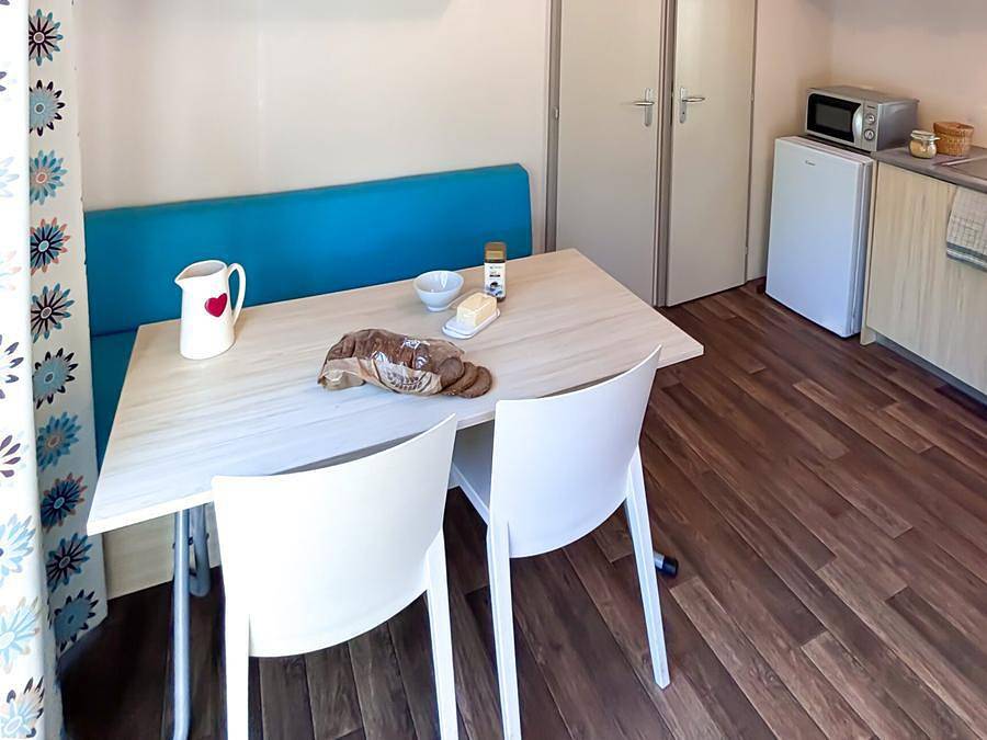 Flower Camping L’Escale du Perthuis - Mobilhome 4 personnes - Standard 25m² 2 chambres + terrasse semi-couverte in La Tranche-sur-Mer, Vendée