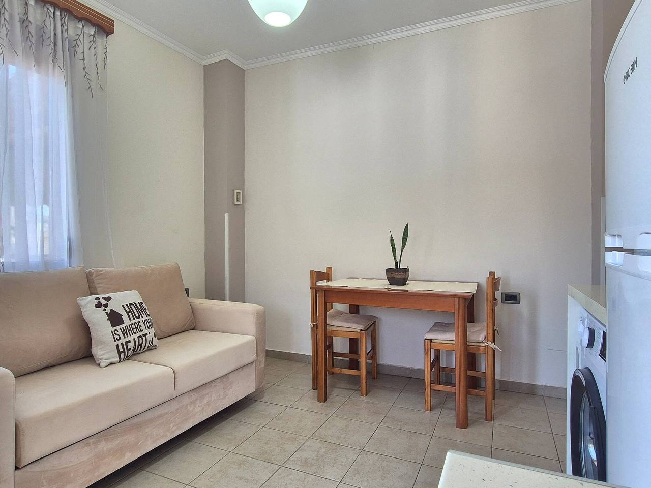 Ganze Wohnung, Tolles Zuhause in der Nähe von Portside in Sarandë, Vlorë