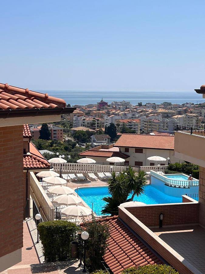 Apartamento de vacaciones para 4 personas, con terraza y piscina además de jardín y vistas, Se admiten mascotas - 1