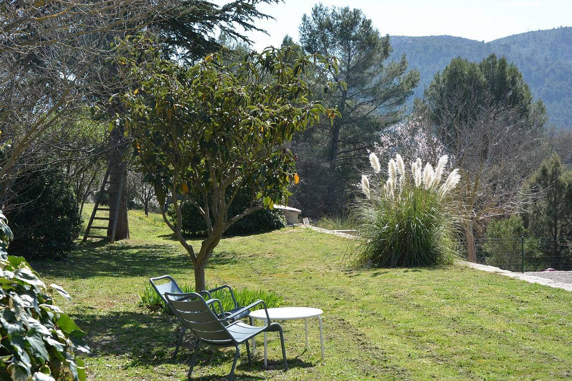 Chambres d'hôtes Le Mas des Aludes - Chambre Coquelicot in La Destrousse, Côte méditerranéenne (France)