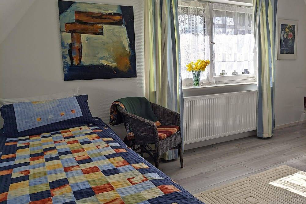 Großes Reetdachhaus mit Garten und Bootsanleger direkt am Fluss Oste in Hechthausen, Cuxland