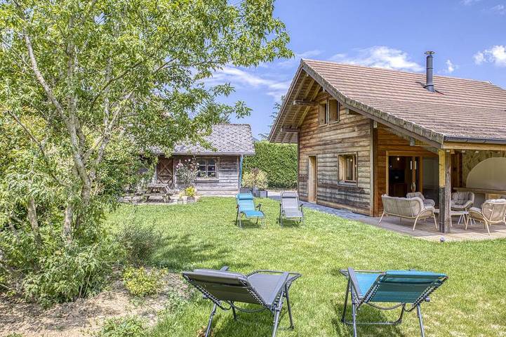 Location de vacances pour 8 personnes, avec balcon et jardin dans Chevaline