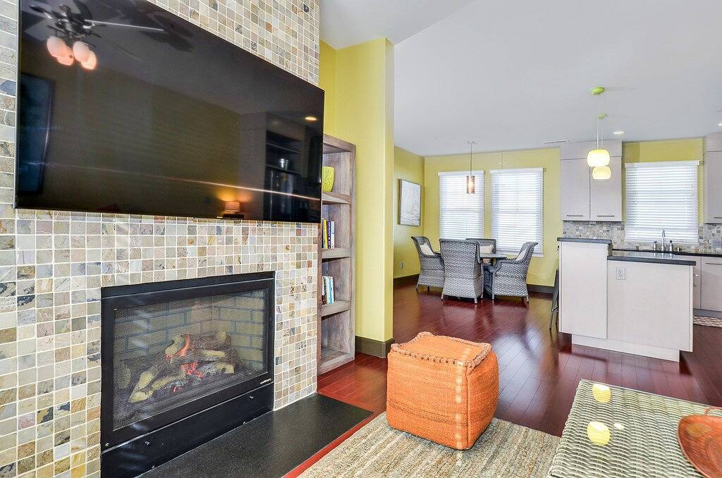 Vista Cortile, luxuriöses Stadthaus, einen Block vom Sand des Capitola Beach entfernt! in Capitola, Santa Cruz County