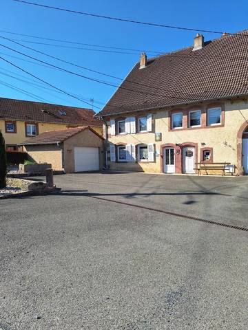 Location de vacances pour 17 personnes, avec terrasse à Niderviller