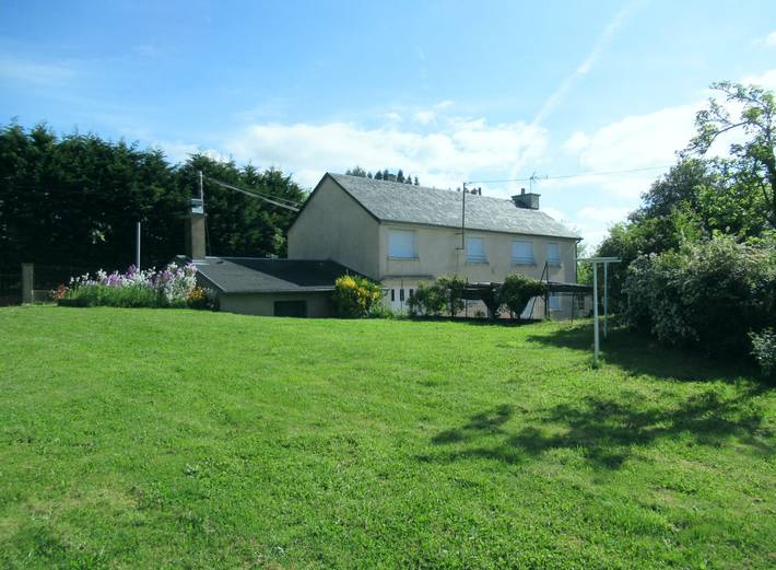 Gîte pour 9 personnes, avec terrasse ainsi que jardin et vue sur le lac