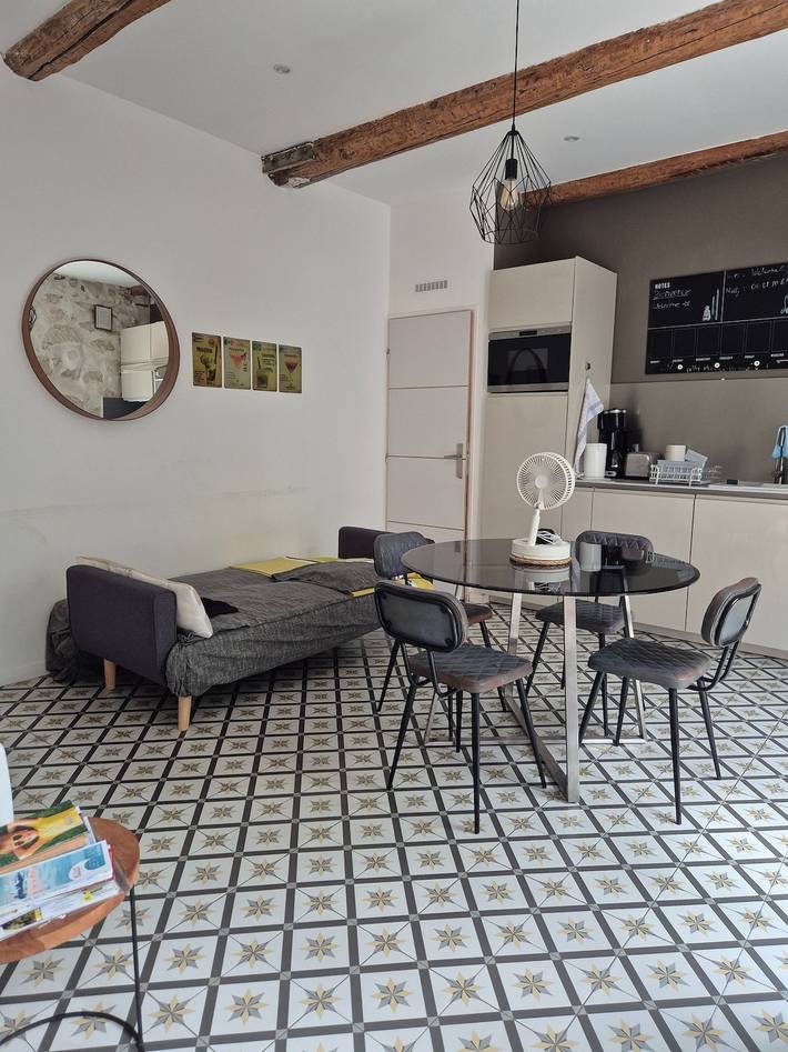 Charming 3★ Holiday Home — Historic Heart of Béziers, Peaceful Courtyard, Secret in Béziers, Côte d'Améthyste