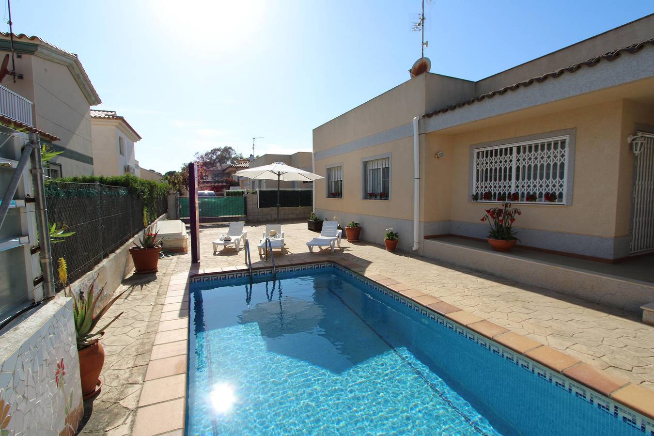 Casa Nordine I, Ideal fuer Ihren Urlaub am Meer, Witi gratis, Klimaanlage optional, Privatpool, Hunde erlaubt, Hundestrand in Riumar, Delta de l'Ebre