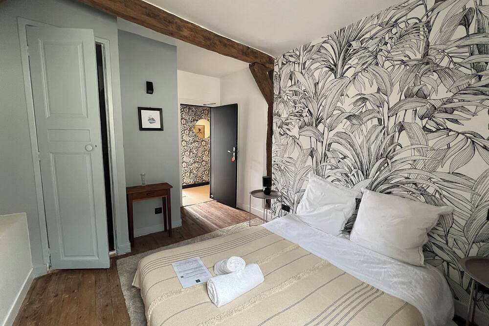 Chambre Picassiette - 1  Avec Coin Repas-Billard-Babyfoot-Terrasse in Chartres, Région de Chartres