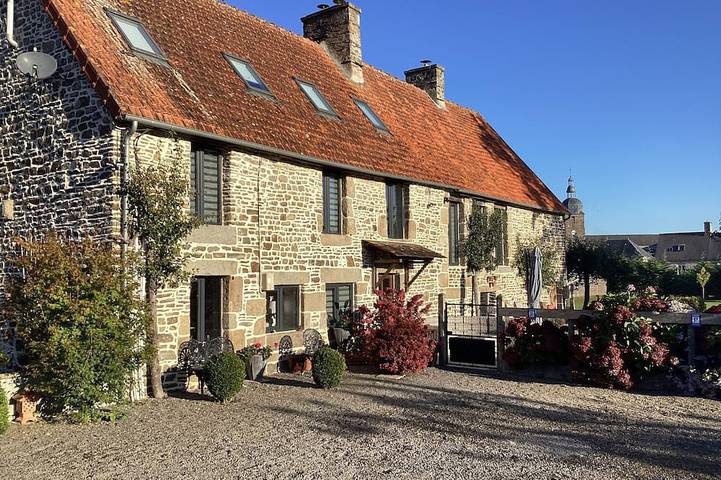 Location de vacances pour 6 personnes, avec terrasse à Frênes