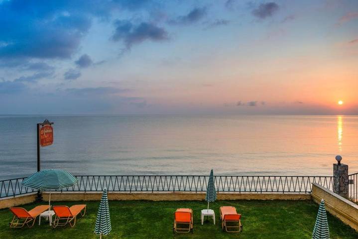 Appart’hôtel pour 3 personnes, avec Balcon et Terrasse ainsi que Jardin et Vue