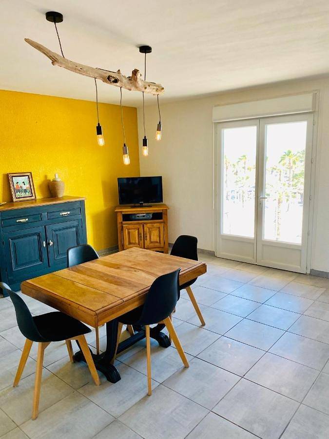 Gîte pour 6 personnes, avec vue et terrasse, animaux acceptés dans Office De Tourisme Saint Pierre La Mer - 2