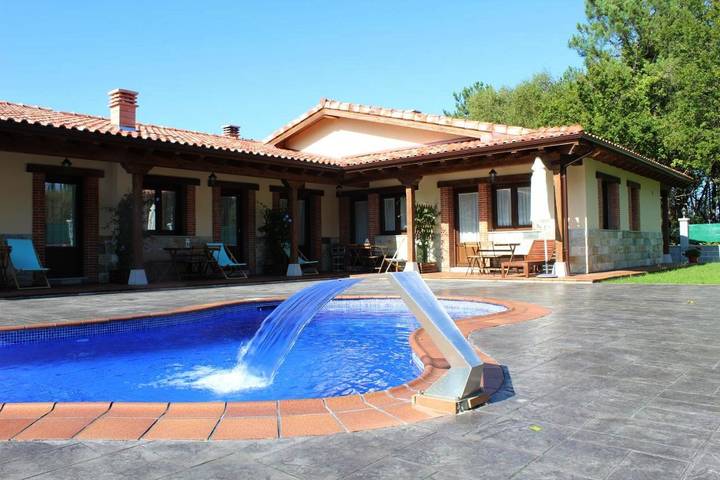 Aparthotel para 4 personas, con jardín además de piscina y vistas en Asturias - 2