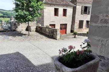 Cottage pour 6 personnes, avec terrasse à Curemonte