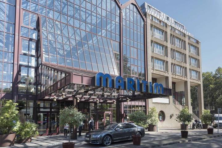 Hôtel pour 10 personnes, avec sauna ainsi que terrasse et piscine, animaux acceptés à Cologne