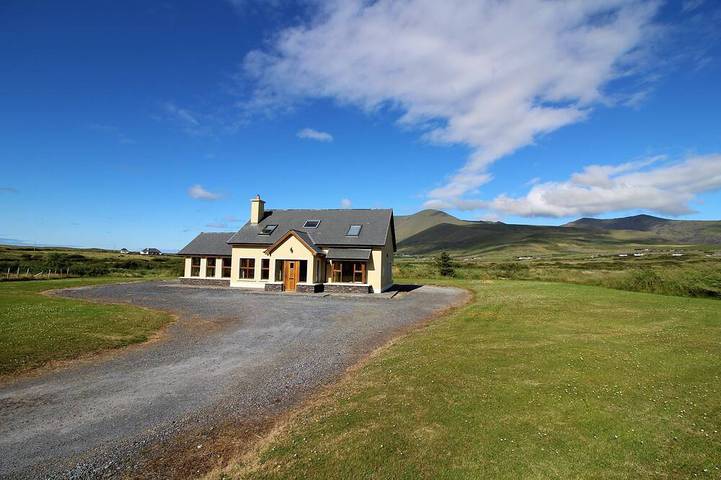 Holiday rental for 6 people, with garden in Dingle Peninsula