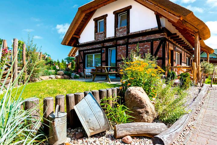 Großes Reetdachhaus Nr. 30 in Niechorze, Powiat gryficki