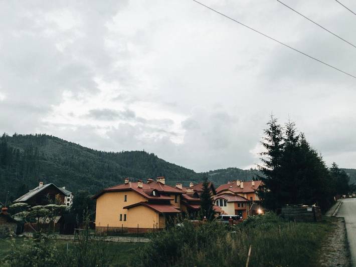 Domek letniskowy dla 8 osób, z widok i sauna oraz basen i ogród, zwierzęta dozwolone w Ukraina