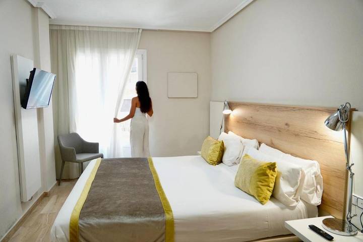 Hotel para 10 personas, con Terraza además de Piscina y Sauna en Zaragoza