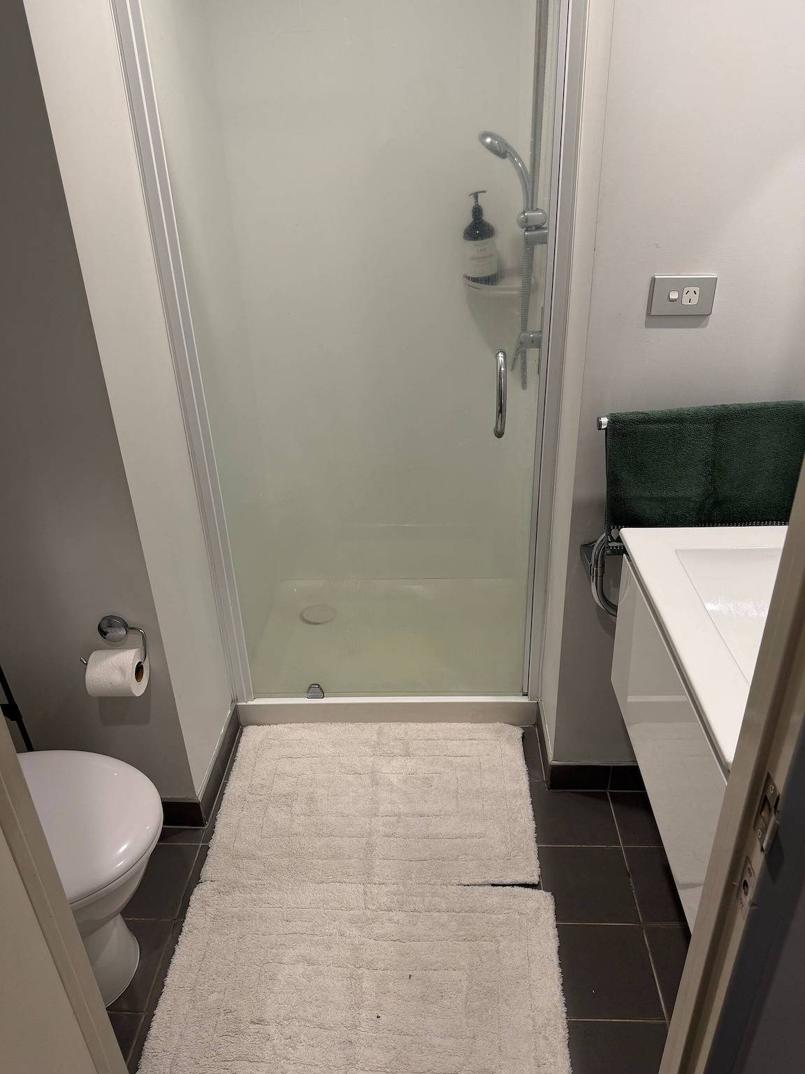 Ganze Wohnung, Queen Street 2Br Apartment mit kostenlosem Parkplatz in Auckland, Auckland Council
