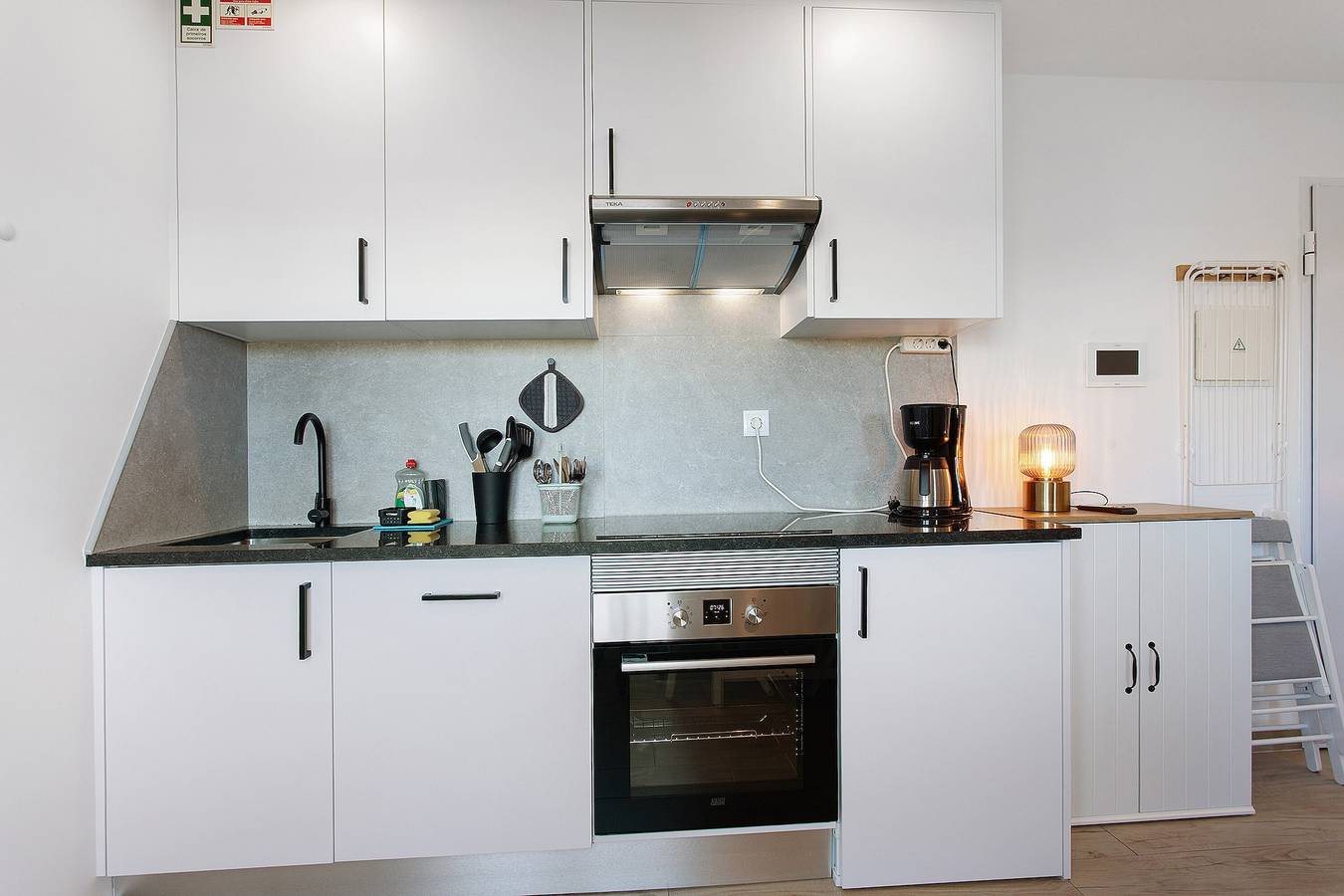 Apartamento entero, Apartamento '4' con piscina y terraza compartidas y Wi-Fi in Lourinhã, Distrito de Lisboa