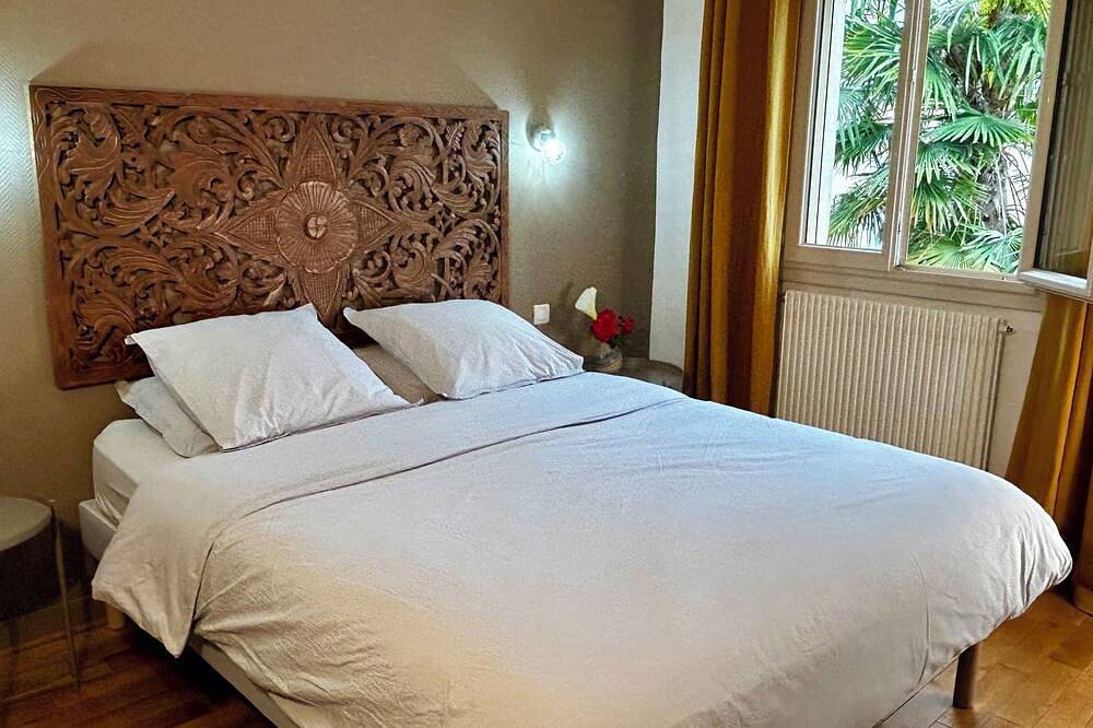 2 Storey House with garden, central Bergerac, spacious and bright. Parking privé in Bergerac, Périgord Pourpre
