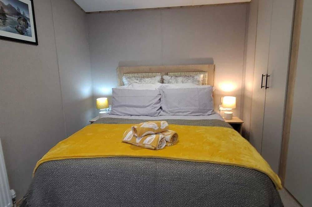 Wildcat Lodge; Brand new, lovely 2-bedroom caravan with Wifi in Grantown-on-Spey in Grantown-on-Spey, Cairngorms National Park