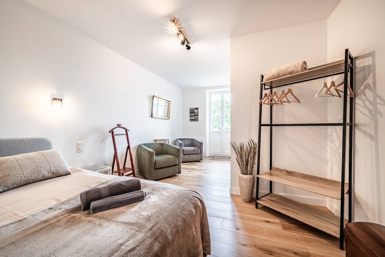 Zimmer „Mésange“ mit Seeblick, privater Terrasse und Wlan in Excenevex, Thonon-les-Bains und Umgebung