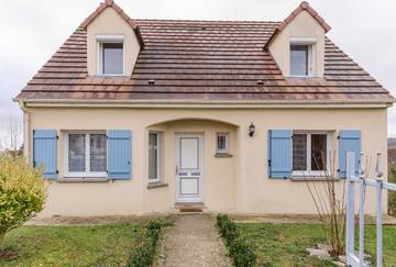 Gîte pour 8 personnes, avec terrasse ainsi que jardin et piscine, animaux acceptés dans Villenauxe-la-Grande