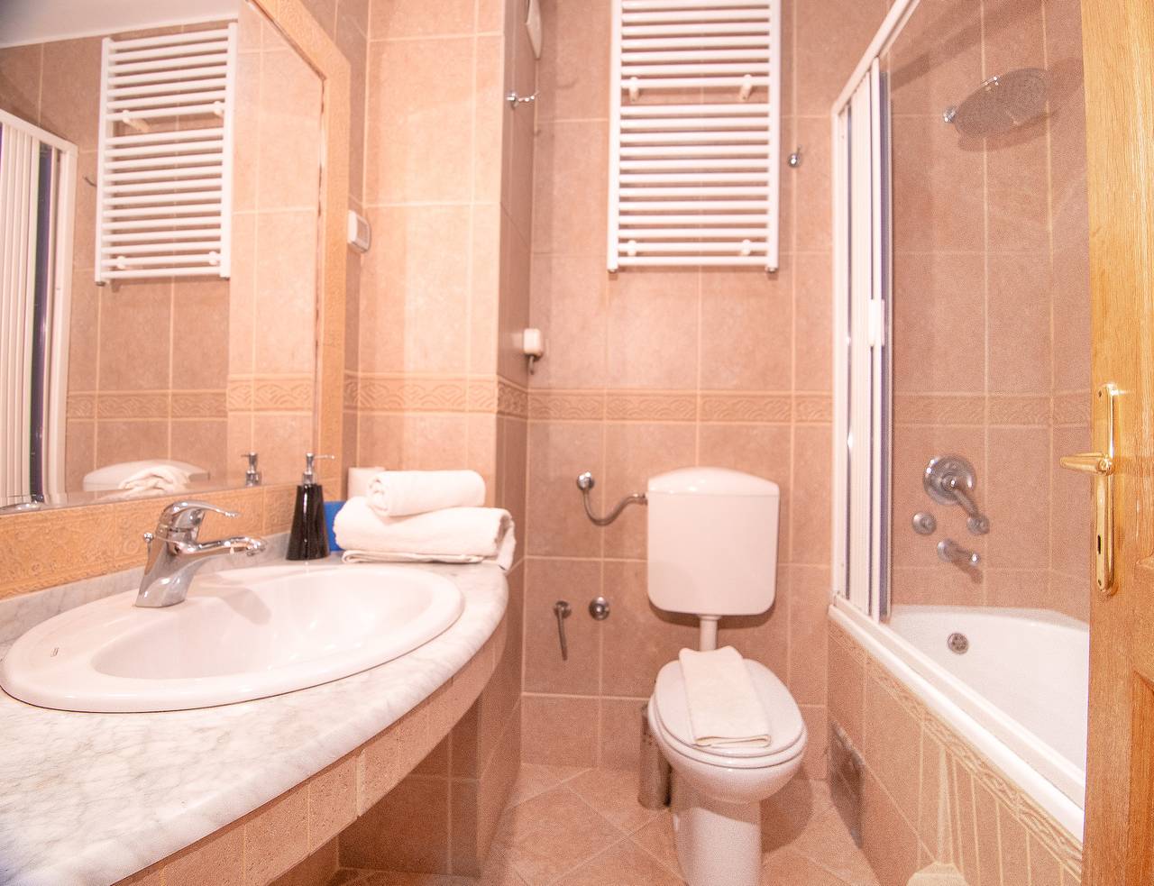 Auberge Levantin 1-3 Chambre N2 Côté Mer in Sveti Stefan, Municipalité de Budva