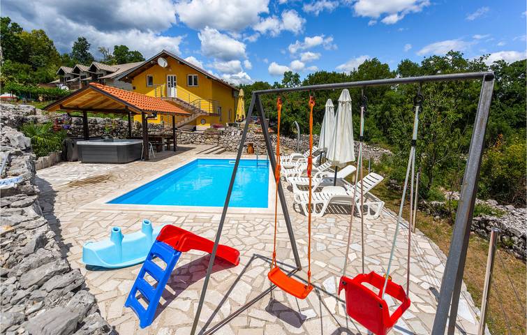 Ferienhaus für 4 Personen, mit Terrasse und Pool in Rijeka - 2