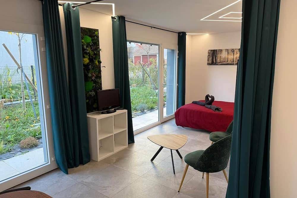 Apartamento entero, A studio apartment with parking, a garden, and breakfast in Besanzón, Doubs (desambiguación)
